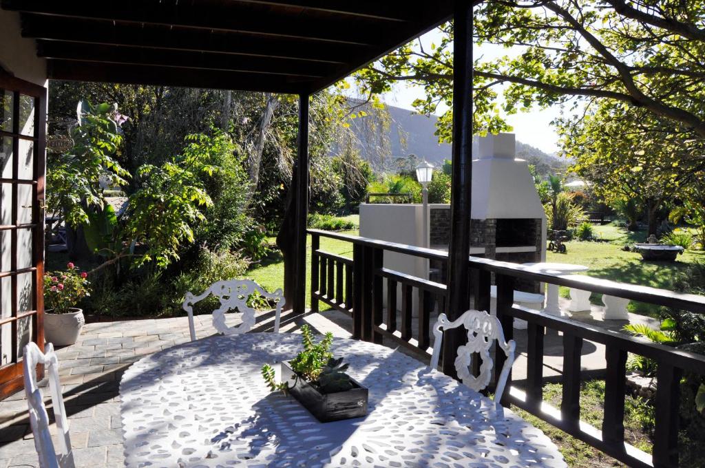Tsitsikamma Gardens Self-Catering Cottages - Cottage #2 (Sanddrif)