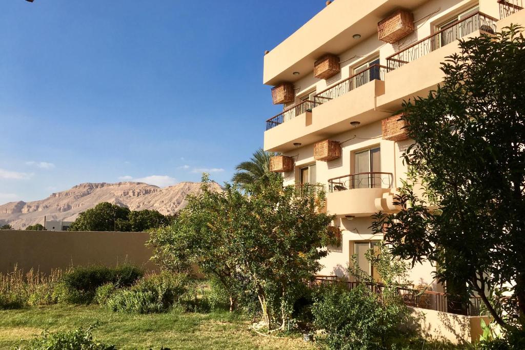 New Memnon Hotel