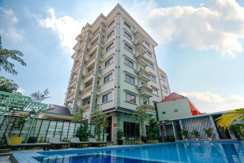 V CROWN HOTEL