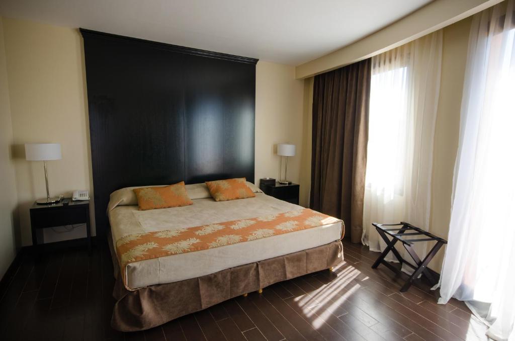 Grand Crucero Hotel