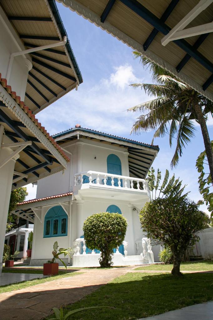 Alma Beach Hotel