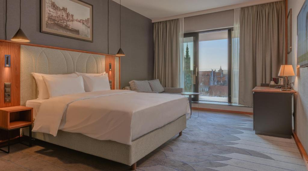 Radisson Hotel & Suites