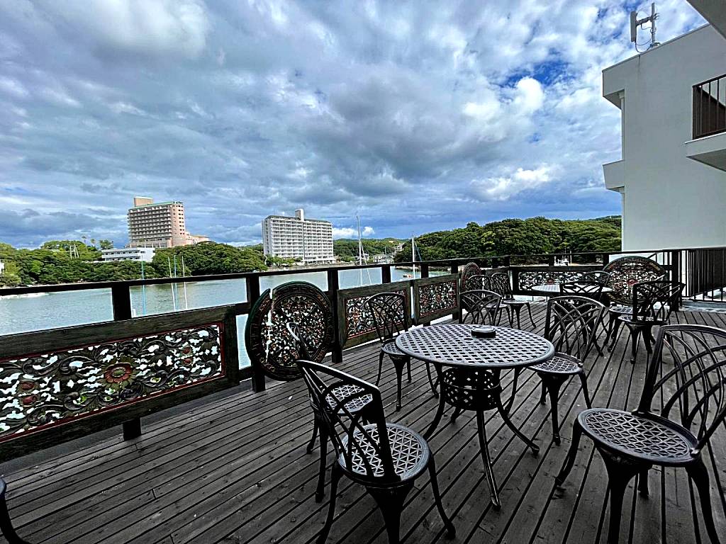 Marina Hotel Kaikuu
