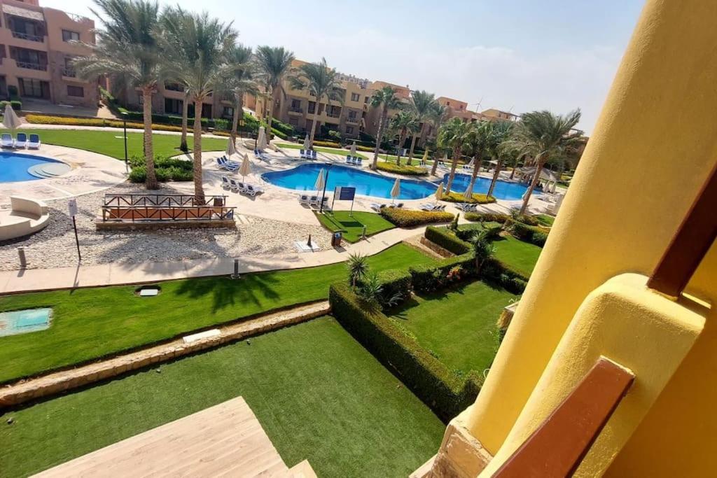 Mountain View 2 Ain Sokhna, Sea & ""HEATED"" Pool View, Penthouse with Roof- Families ONLY