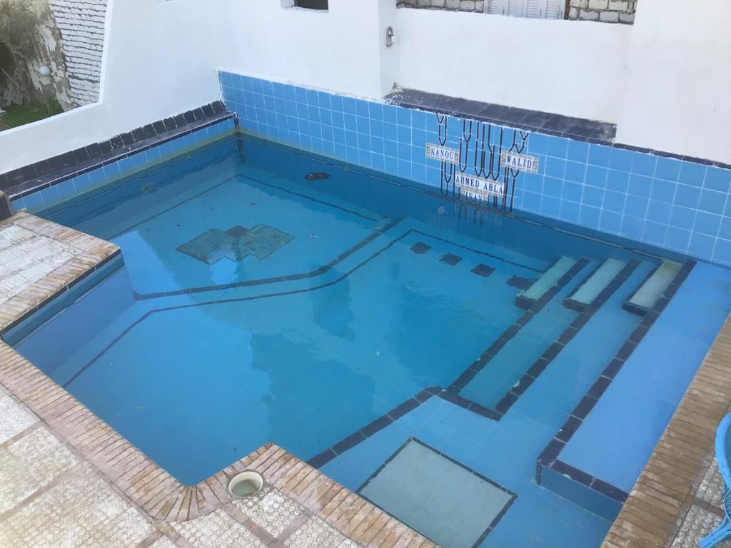 2nd row, Semi-detached chalet with pool on beach!