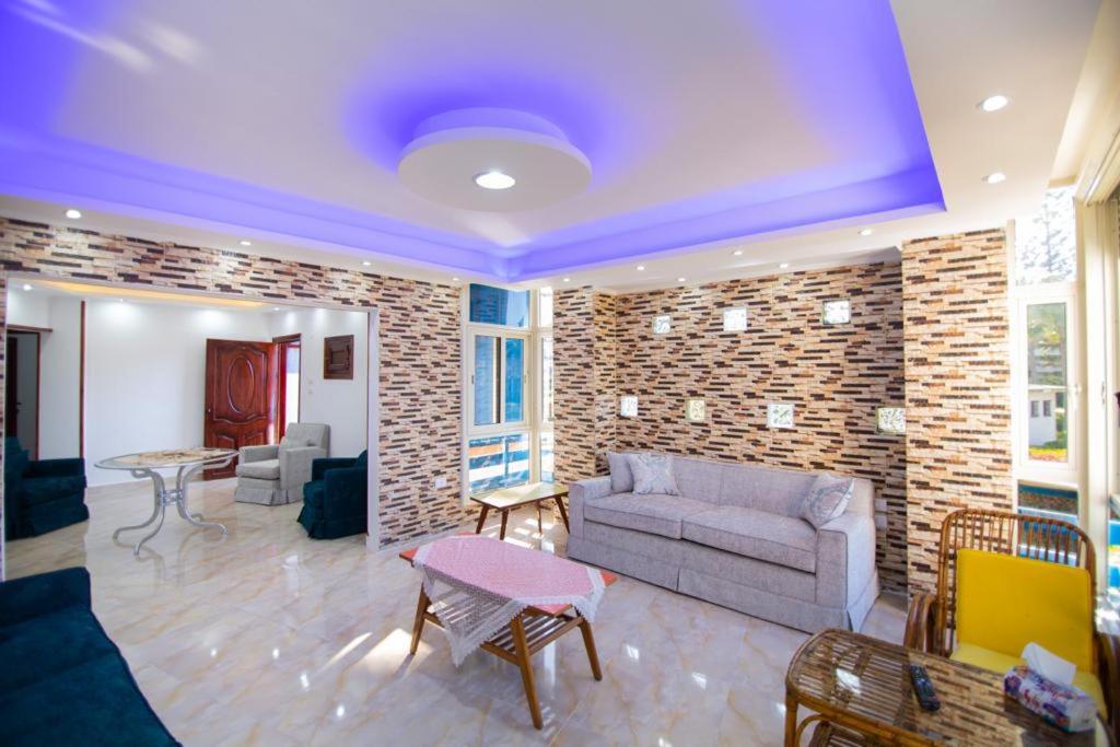 Salah Eldin 2 bed rooms Super Lux Chalet apartment , Garden&sea view, first floor , Family only سوبر لوكس شاليه دور اول مستقل المعموره الشاطىء بجوار المنتزه Mamoura Alexandria مع كارنيهات بوابه الدخول طول السنه و الشاطىء الخاص لنهايه اكتوبر للعائلات فقط