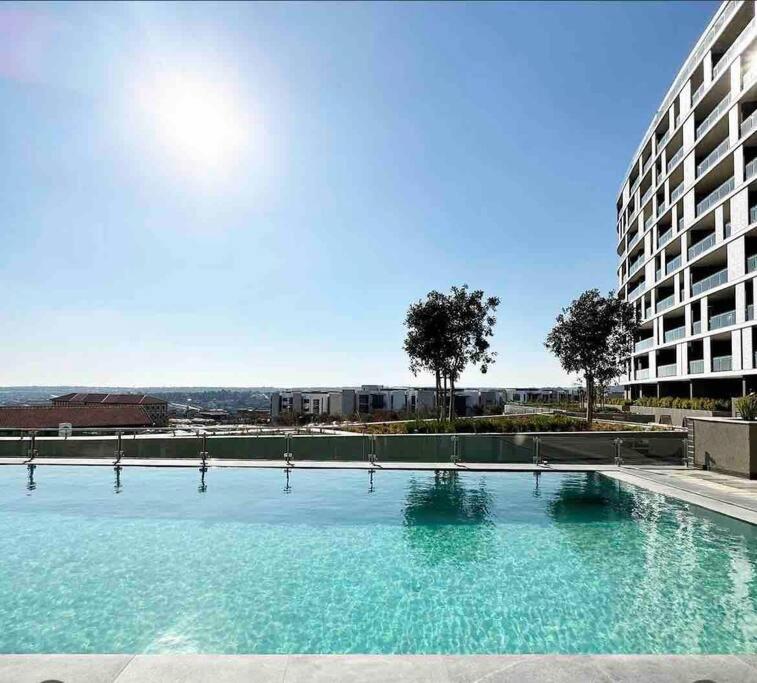 Ellipse Waterfall Luxury Apartment