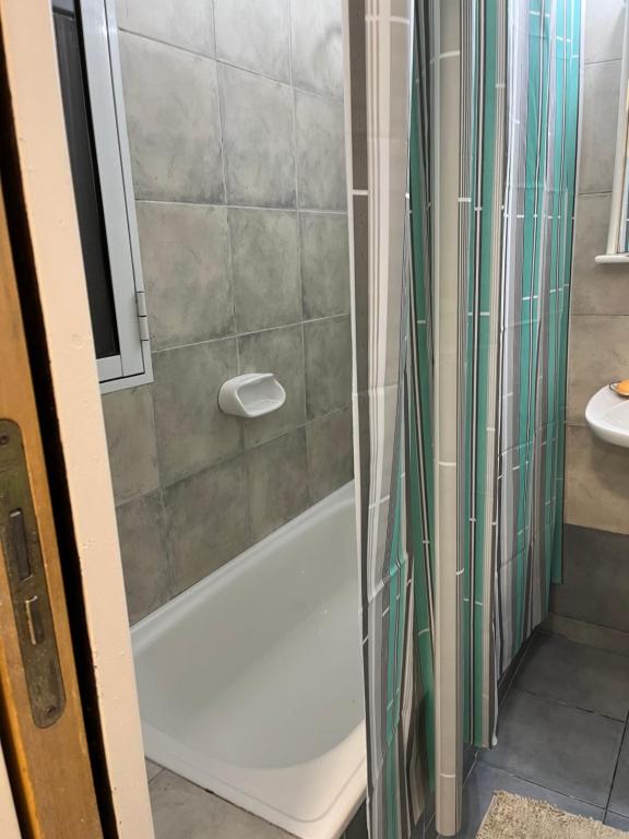 Hermoso departamento con parrillero. Zona Centro