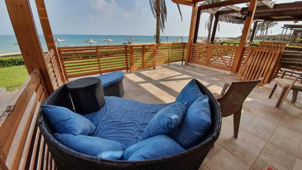 Breathtaking Luxury & Spacious 2-Bedroom 1st Row Direct Seaview at Stella Sea View Sokhna