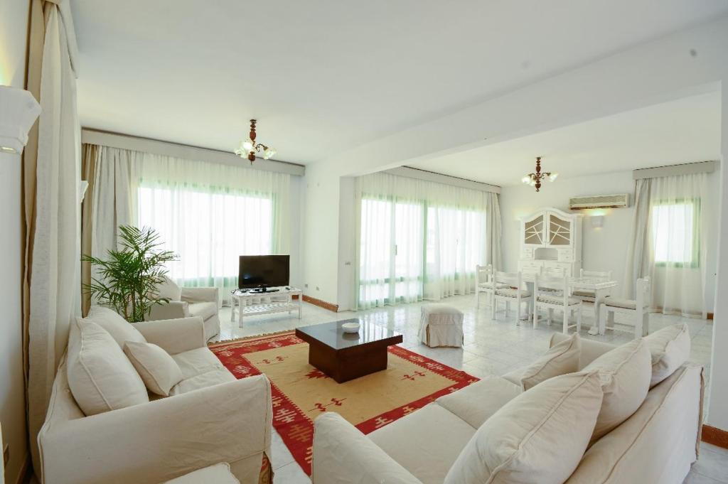 Beach house First Row sea view at Santa Monica next to Almaza Bay