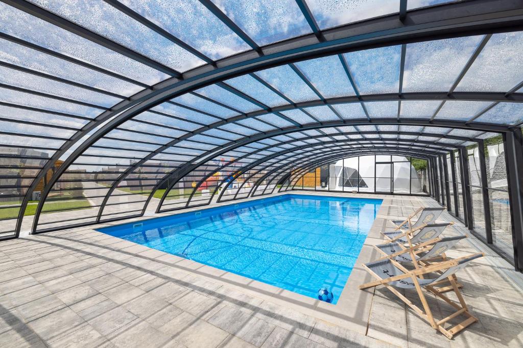 RResort - nowe KLIMATYZOWANE domki z PODGRZEWANYM Basenem, Sauna, WiFi, parking w cenie!