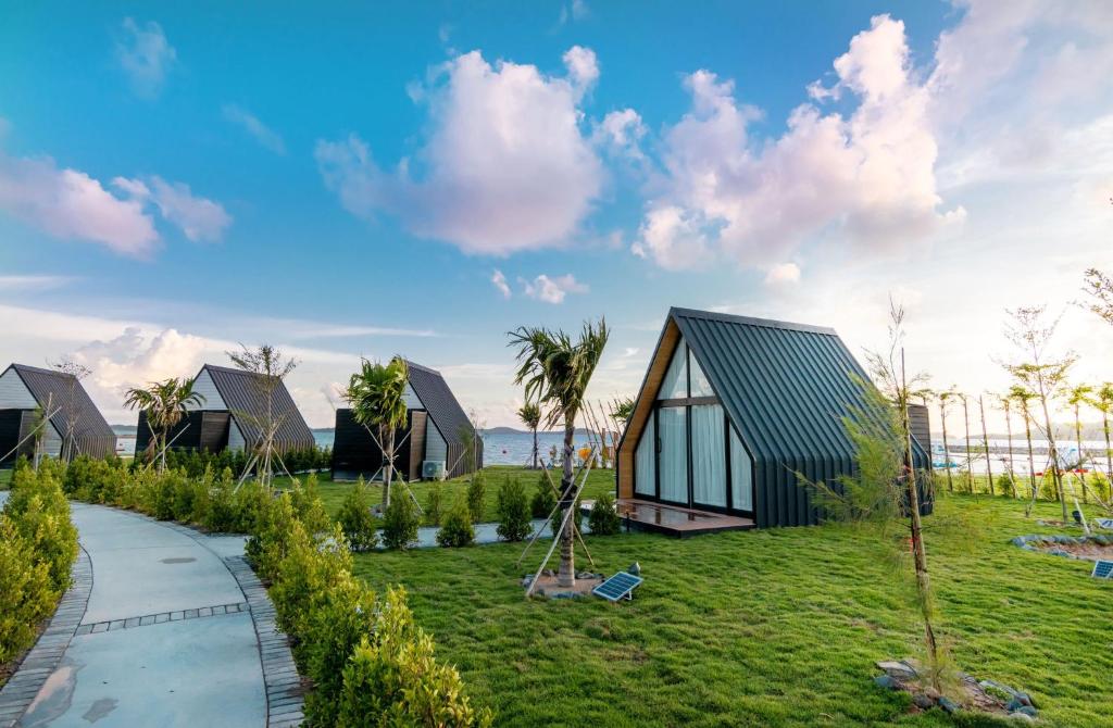 Summer Bay Beach Club & Cabins